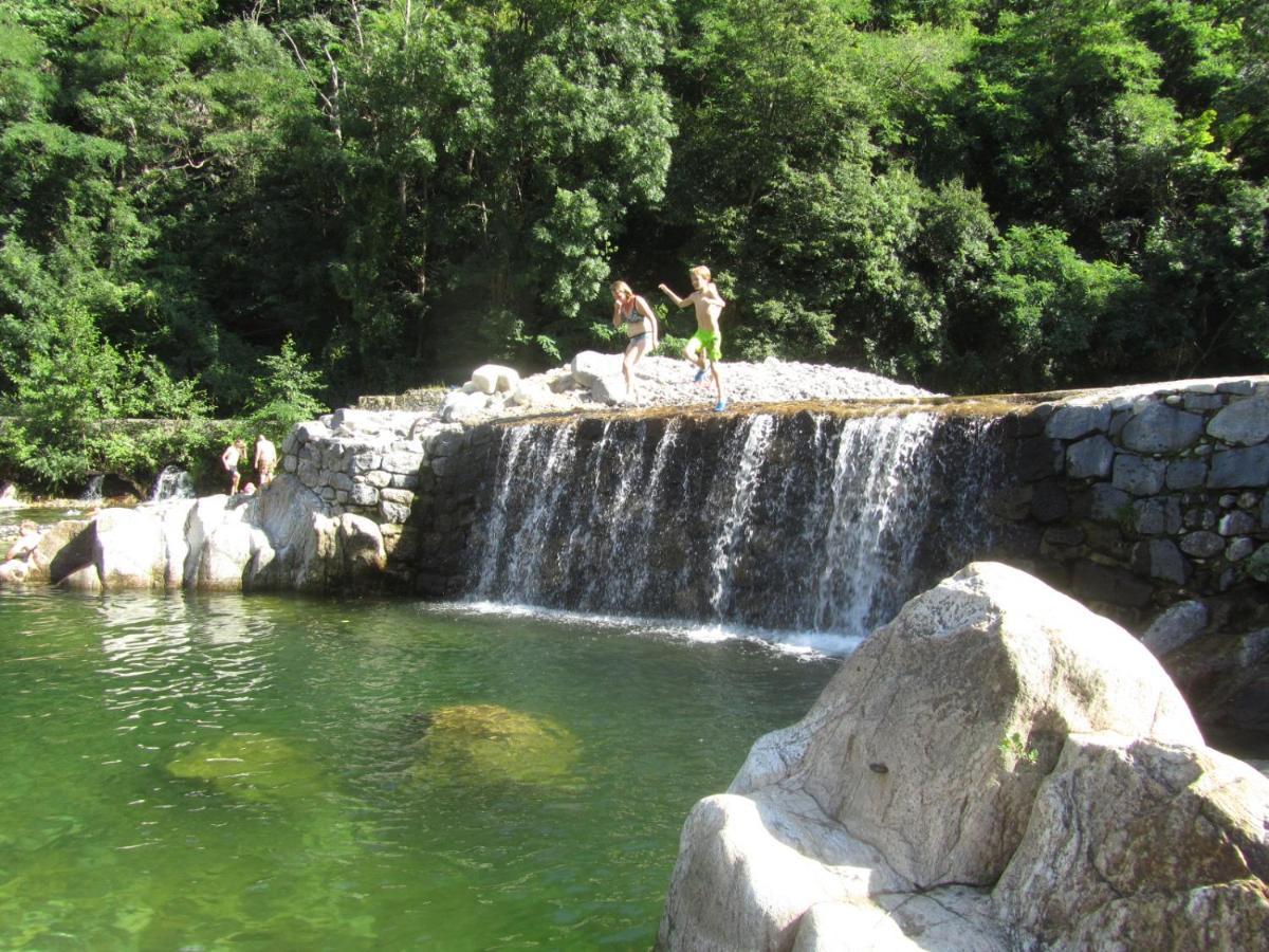 Camping Le Ventadour Meyras Exteriör bild