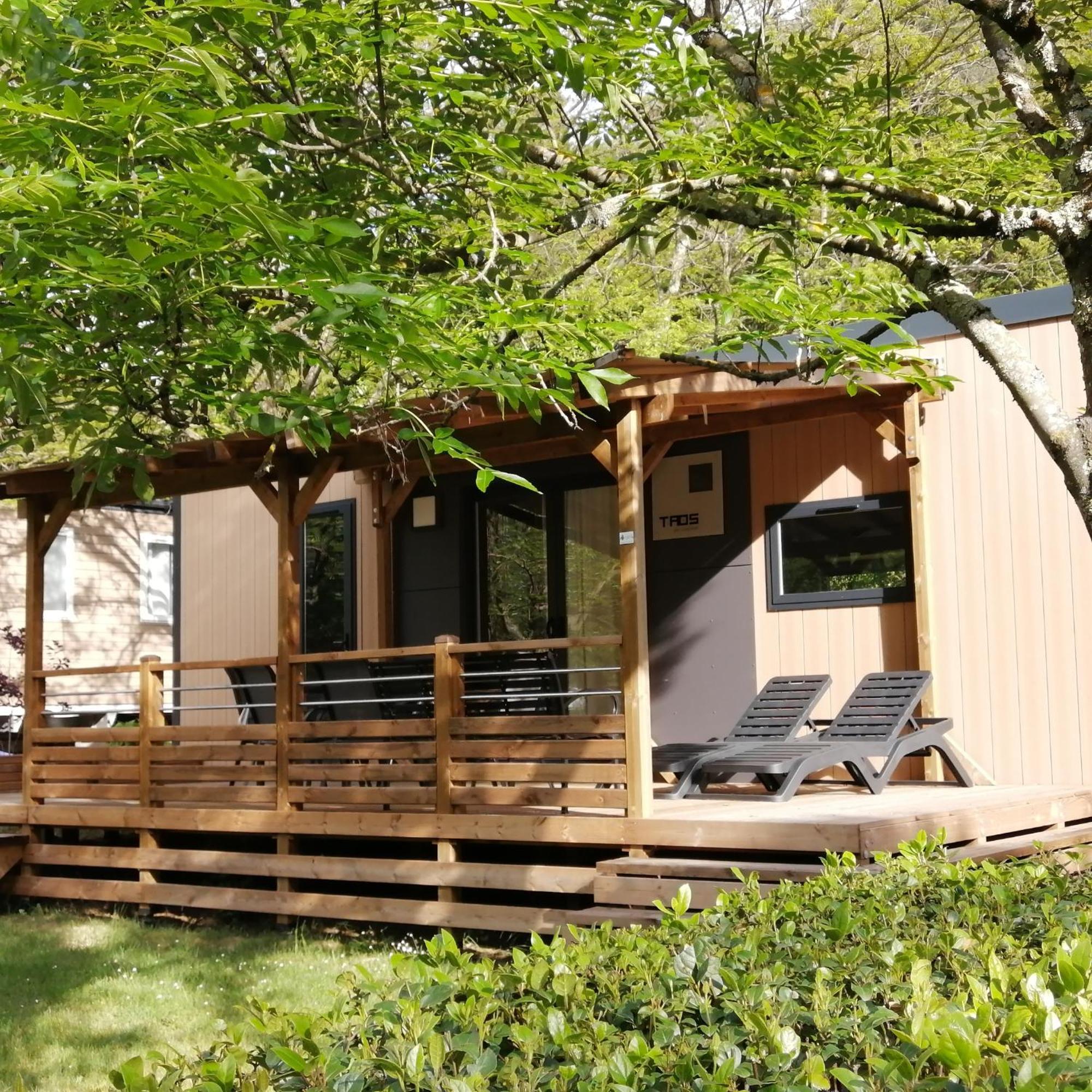 Camping Le Ventadour Meyras Exteriör bild