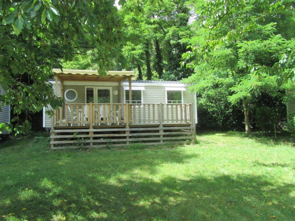 Camping Le Ventadour Meyras Exteriör bild