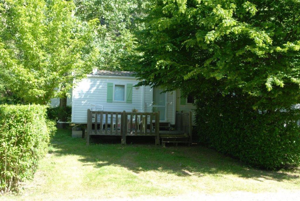 Camping Le Ventadour Meyras Exteriör bild