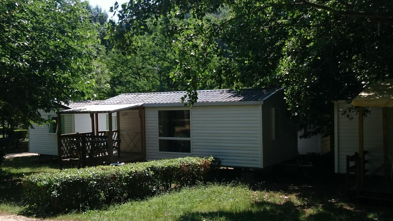 Camping Le Ventadour Meyras Exteriör bild