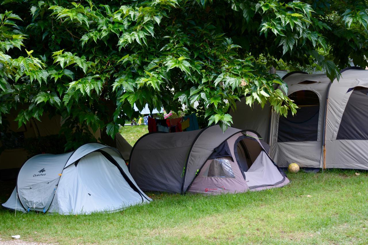 Camping Le Ventadour Meyras Exteriör bild