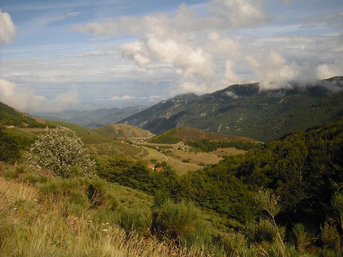 Camping Le Ventadour Meyras Exteriör bild