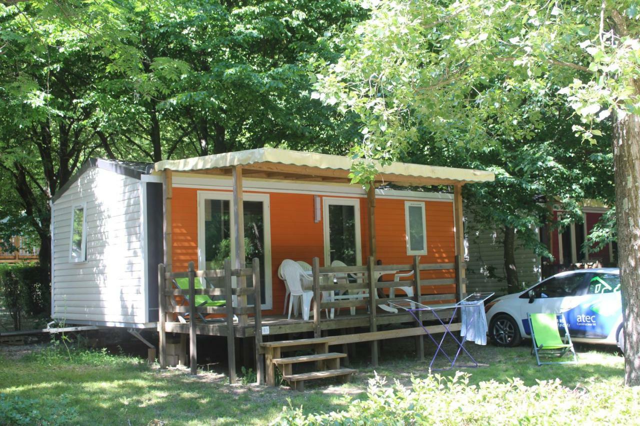 Camping Le Ventadour Meyras Exteriör bild
