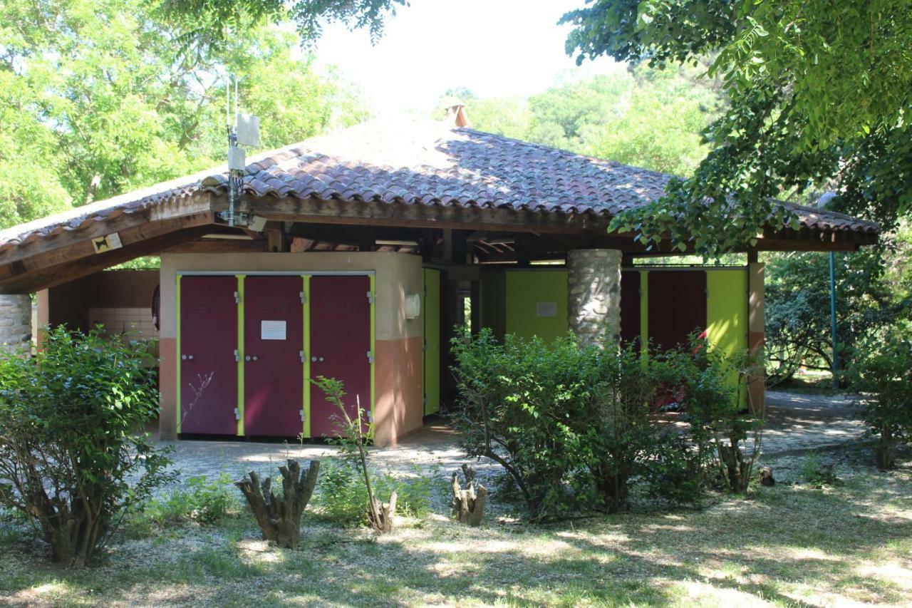 Camping Le Ventadour Meyras Exteriör bild