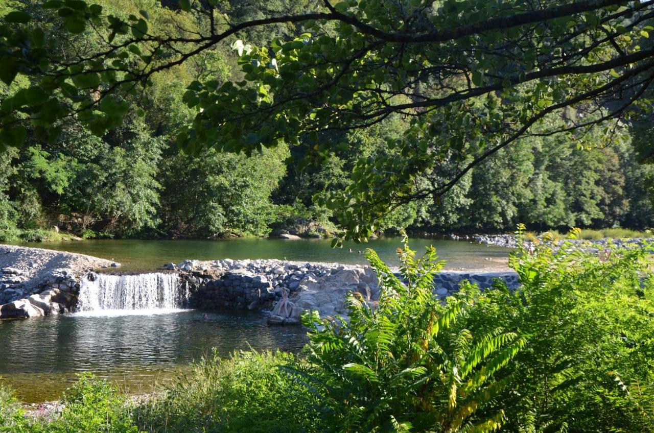 Camping Le Ventadour Meyras Exteriör bild
